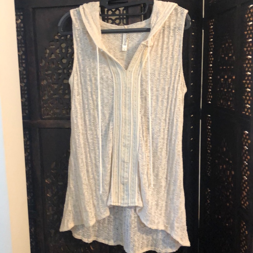 Sleeveless knit tunic with hood